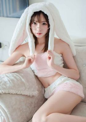 黑色丝袜美腿美女被躁翻了_BD英语视频大全