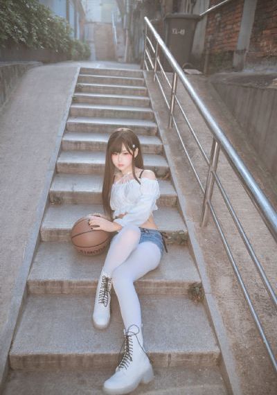 h罩杯大乳美女裸露大乳_DVD电影在线看