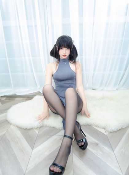 精品国产黑色紧身牛仔裤_超清影视在线观看