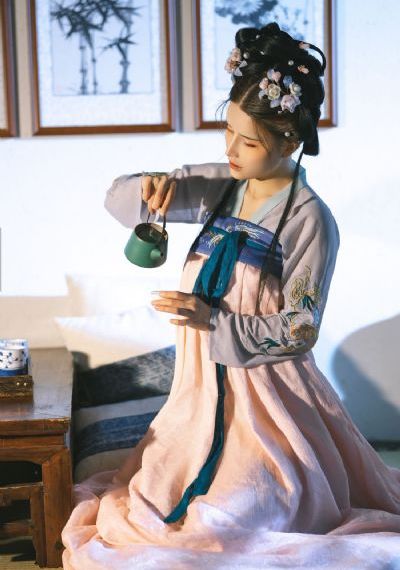 俄罗斯AV女人在线_高清电影观看