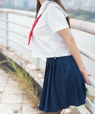 不着内衣的诱人女教师_4K电影免费在线